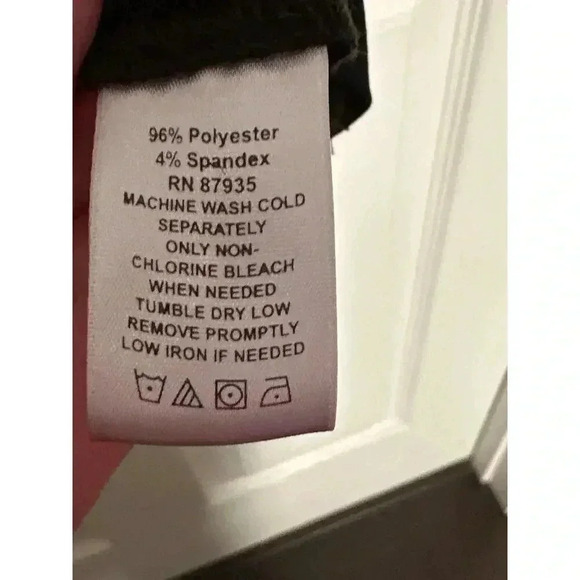 Plus size Simomton Says 3X Black blouse with peekaboo neckline - Picture 4 of 4